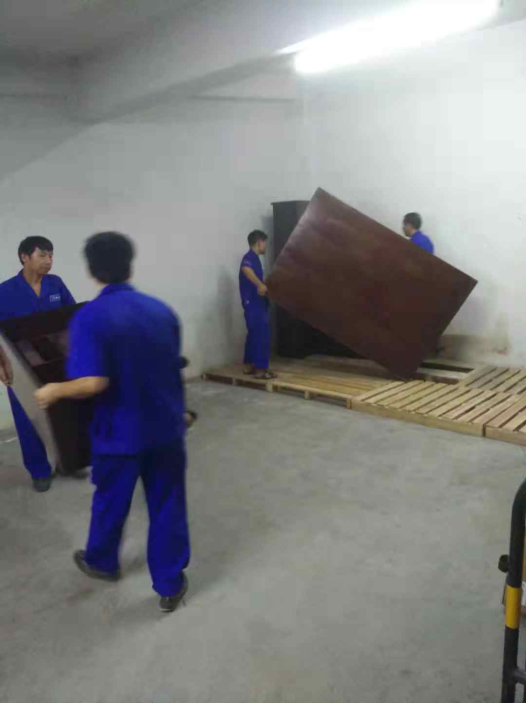  搬场怎么说?你还必要靠伴侣吗？